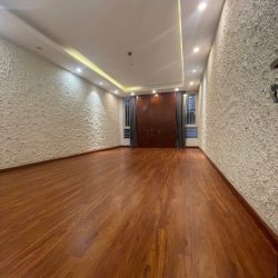 Bán nhà phân lô ngõ 61 lạc trung 4 tầng long lanh vỉa hè ô tô kinh doanh HBT