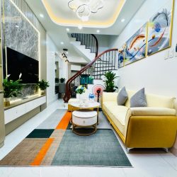 Bán nhà thanh nhàn  tầng long lanh ở nga 1 nhà ra phố hai bà trưng