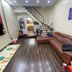 Bán nhà phố huế 3 tầng long lanh ở ngay hai bà trưng