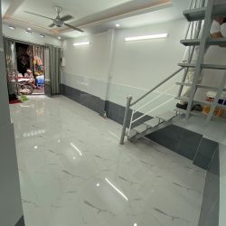 Nhà mới 2 Tầng Gía Cực Rẻ, dọn vào ở ngay, liền kề Quận 1