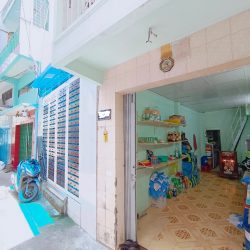 Nhà 2 xẹt hẻm Lạc Long Quân phường 8 Tân Bình dt 22.4m2 1 lầu 2pn 1wc giá 2ty660