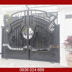 Mẫu cửa cổng sắt hộp - hoa văn đẹp