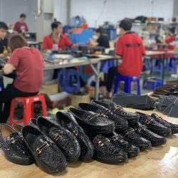 Nhập sỉ kinh doanh giày dép trực tiếp tại xưởng sản xuất