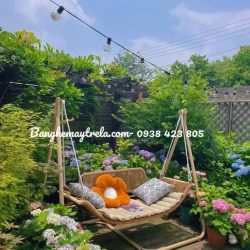 Ghế xích đu đan dây dù ban công