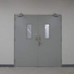 Cửa thép chống cháy 2 cánh EI60 và vai trò trong hệ thống thoát hiểm
