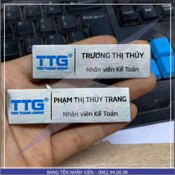 Bảng tên nhân viên