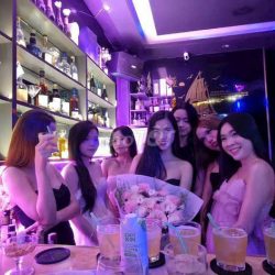 BAR Q1 tuyển nữ NV có ngoại hình ưu tiên biết tiếng Anh