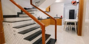 KẾ TRƯỜNG SÁT CHỢ NGAY TRUNG TÂM - NHÀ MỚI 3 TẦNG LẠC LONG QUÂN CHỜ CHỦ MỚI.