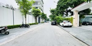 bán nhà Việt Hưng, 329m , mặt tiền 12.2m, phân lô, vỉa hè, ôtô dừng đỗ ngày đêm