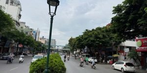 Bán Tòa VP Mặt Phố Nguyễn Văn Cừ 150m2 Mặt Tiền 10m Vỉ Hè Đá Bóng Dòng Tiền