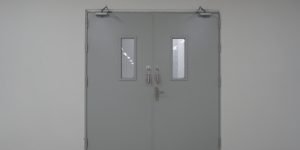 Cửa thép chống cháy 2 cánh EI60 và vai trò trong hệ thống thoát hiểm