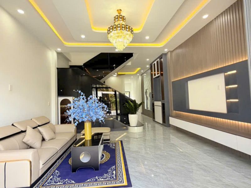 nha-lau-tan-co-dien-2-tang-mat-tien-nhua-gan-kcn-tan-huong-