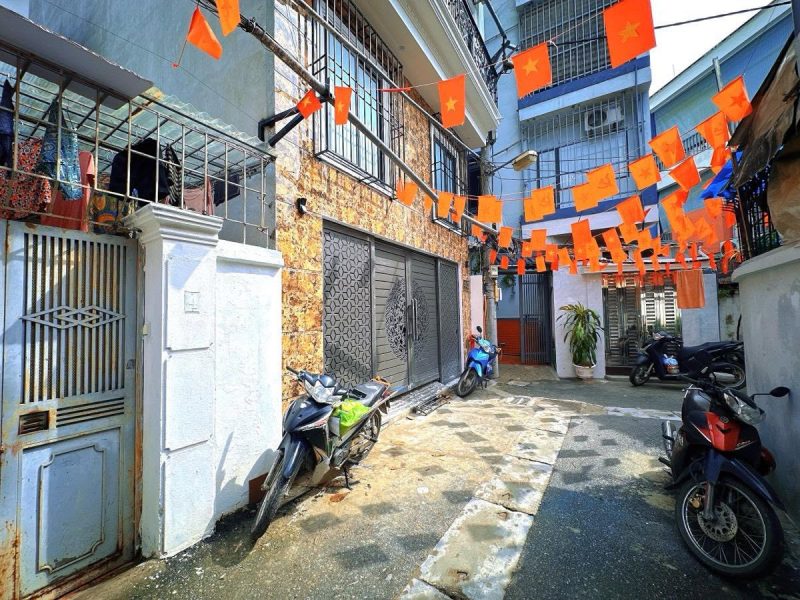 ban-nha-duc-giang-long-bien-9-ty-50m-thang-may-cho-thue-dong-tien