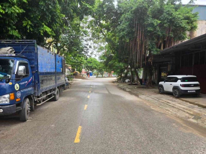 ban-nha-ngoc-thuy-gan-cho-12-ty-60m-o-to-do-gan-pho-long-bien