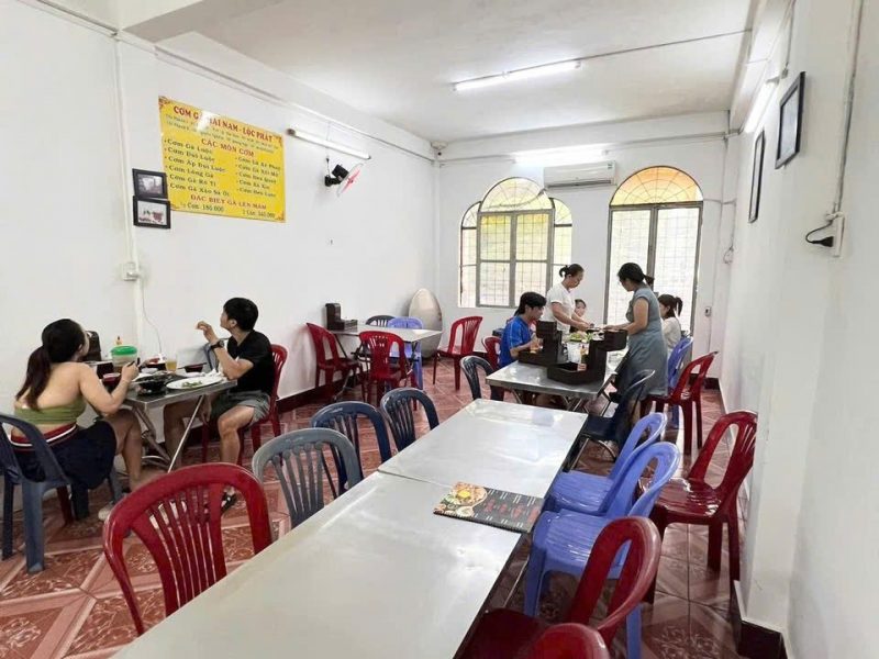 sang-nhuong-quan-com-ga-hai-nam-loc-phat-mat-tien-bau-cat-tan-binh