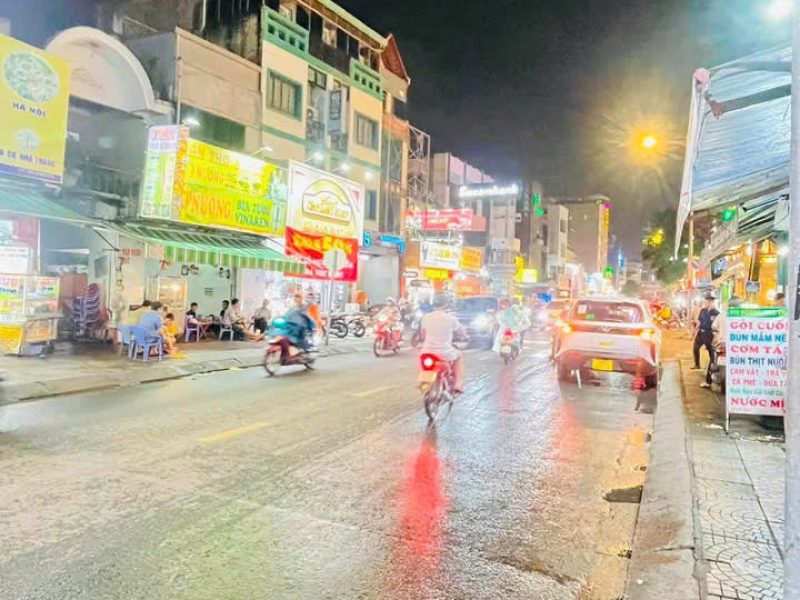 ban-nha-mat-tien-hoang-hoa-tham-gan-dong-xoai-4-6x29m-3-tang-1-doi-chu-
