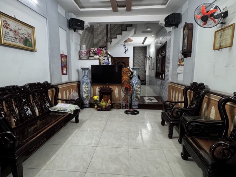 -kh069-ngop-bank-3-ty-nha-8pn-sat-emart-phan-huy-ich-chi-6-x-ty