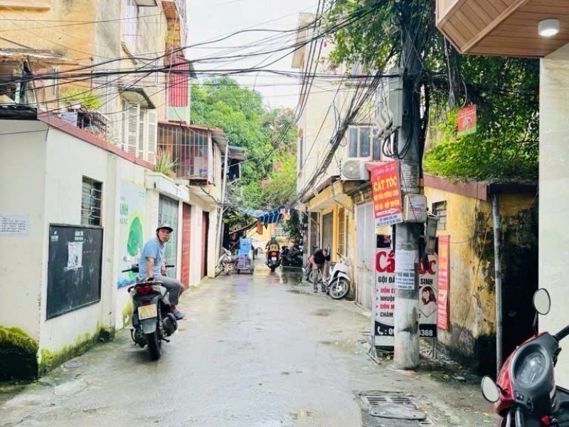 ban-nha-mai-dong-4-tang-long-lanh-noi-that-5-lo-goc-o-to-tranh-kinh-doanh-hm