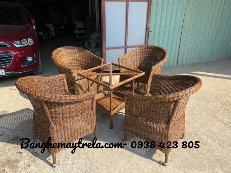 bo-ban-ghe-cafe-may-nhua-gia-re