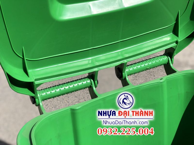 thung-rac-nhua-240-lit-loai-day-15kg-chat-luong-nhua-dai-thanh