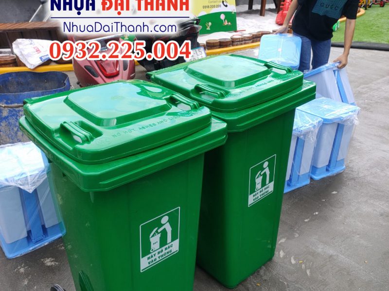 thung-rac-nhua-120-lit-hdpe-khach-hay-su-dung-truoc-nha-ngoai-troi