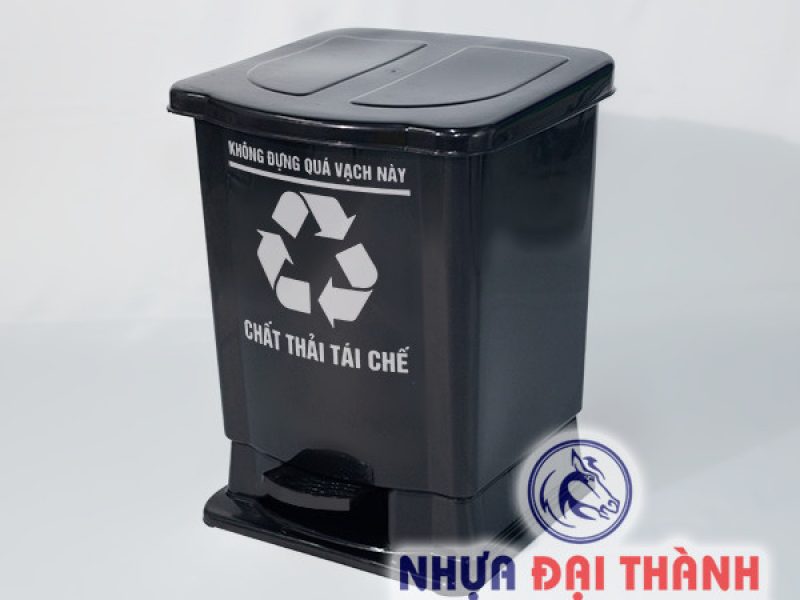 thung-rac-y-te-dap-chan-nhieu-dung-tich-tien-dung