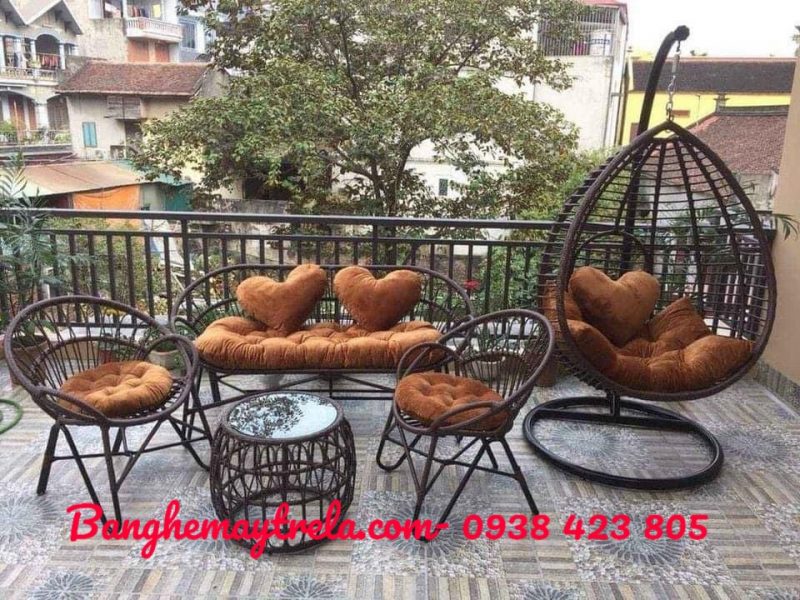 ban-ghe-may-nhua-trang-tri-ngoai-that