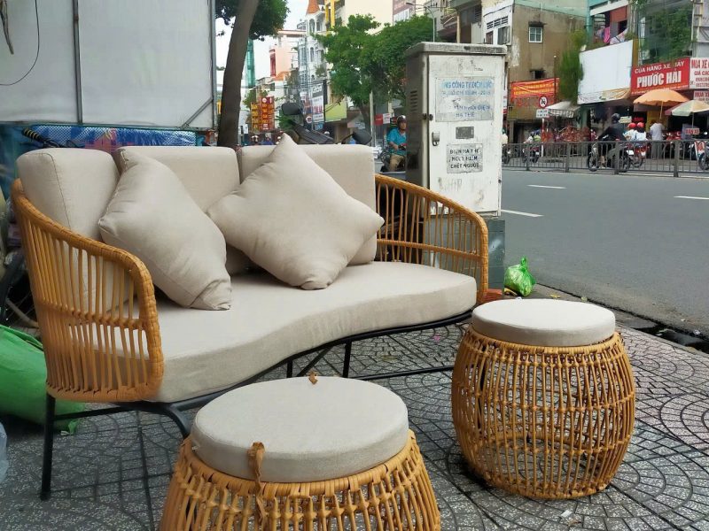 ban-ghe-sofa-may-nhua-ngoai-troi