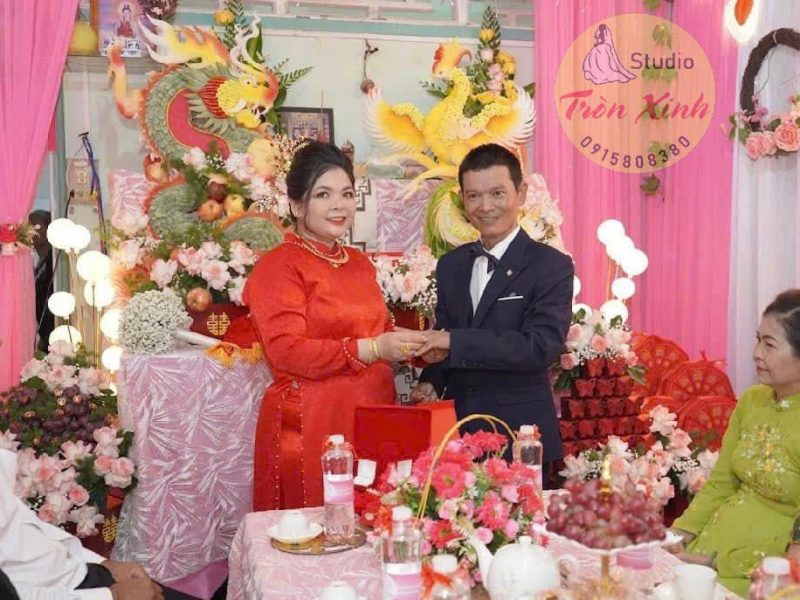 ao-dai-cuoi-plussize-mac-nhe-nguoi-nhin-thanh-thoat