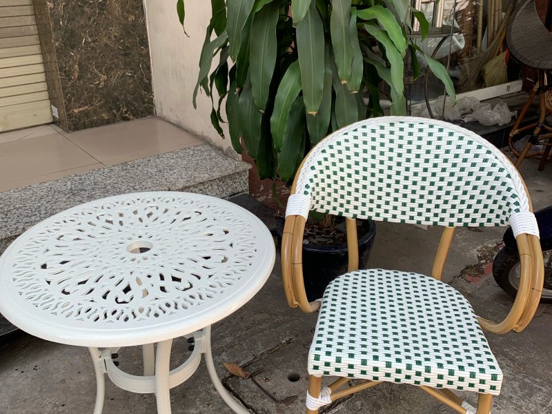 ghe-cafe-nhua-gia-may-khung-nhom