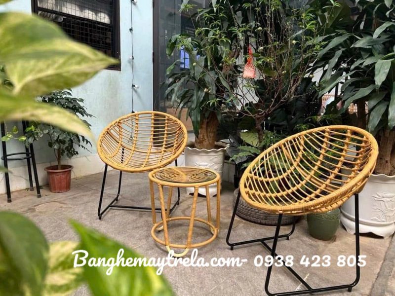 ban-ghe-ban-cong-may-nhua-gia-re