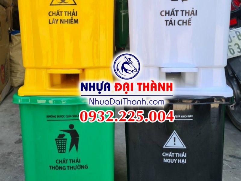 thung-rac-y-te-dap-chan-tien-dung-nhieu-dung-tich