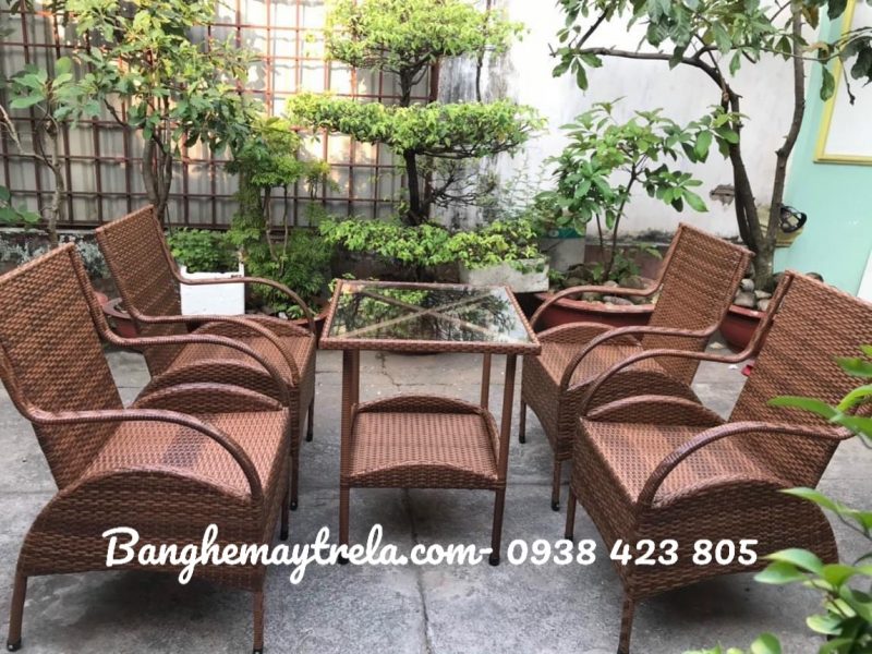 bo-ban-ghe-cafe-may-nhua-gia-re