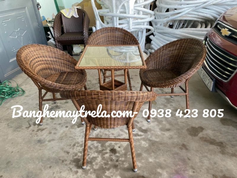 bo-ban-ghe-cafe-may-nhua-gia-re