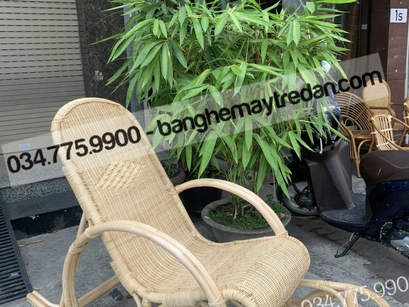 ban-ghe-thu-gian-may-tre-co-san-giao-ngay