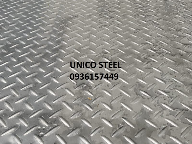 unico-chuyen-cung-cap-tam-inox-dap-gan