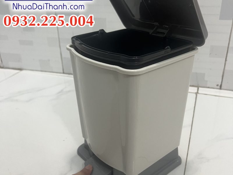 thung-rac-van-phong-gia-dinh-mau-dap-chan-tien-dung