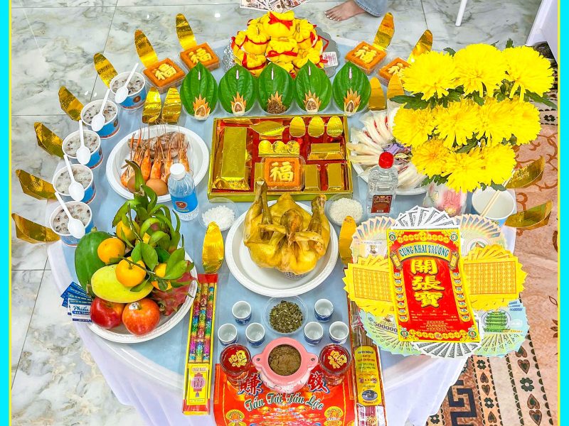 y-nghia-bo-tam-sen-bieu-tuong-su-thieng-lieng-hoa-hop-tren-mam-cung
