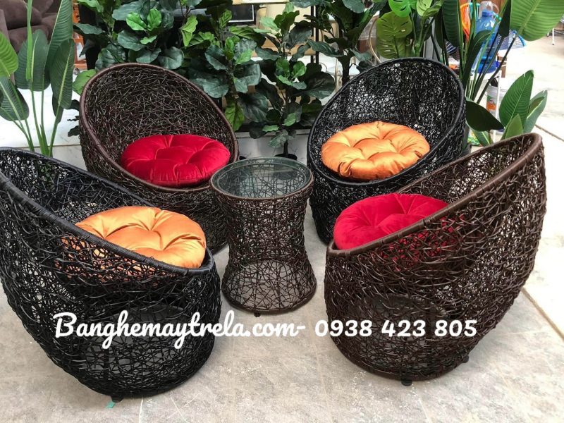ban-ghe-may-nhua-trang-tri-ngoai-that