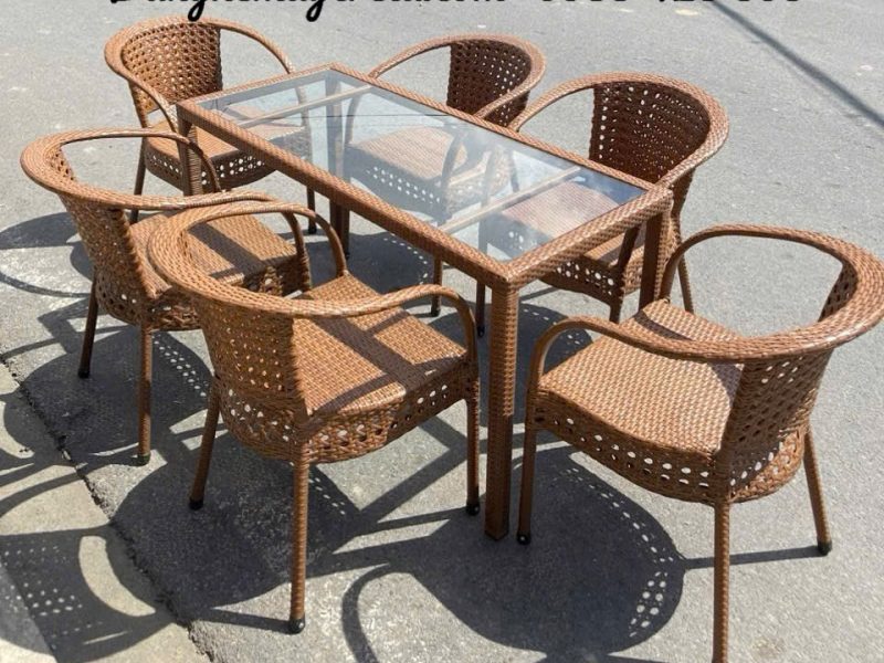 bo-ban-ghe-cafe-may-nhua-gia-re