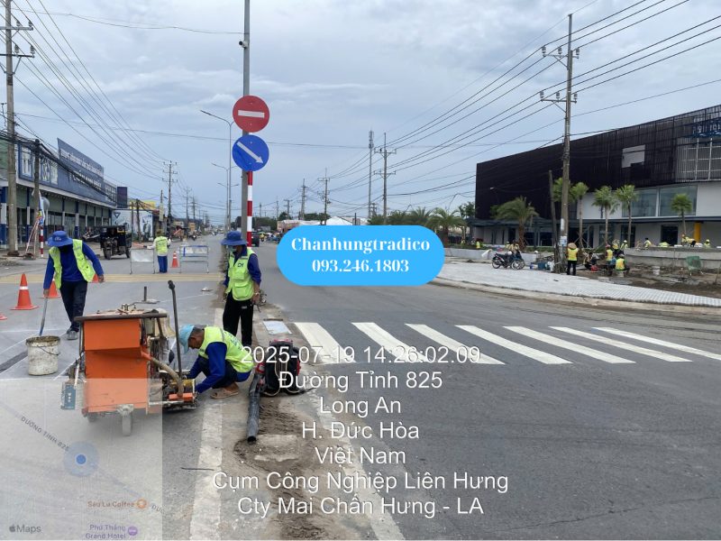thi-cong-cac-hang-muc-giao-thong-tai-duc-hoa-long-an