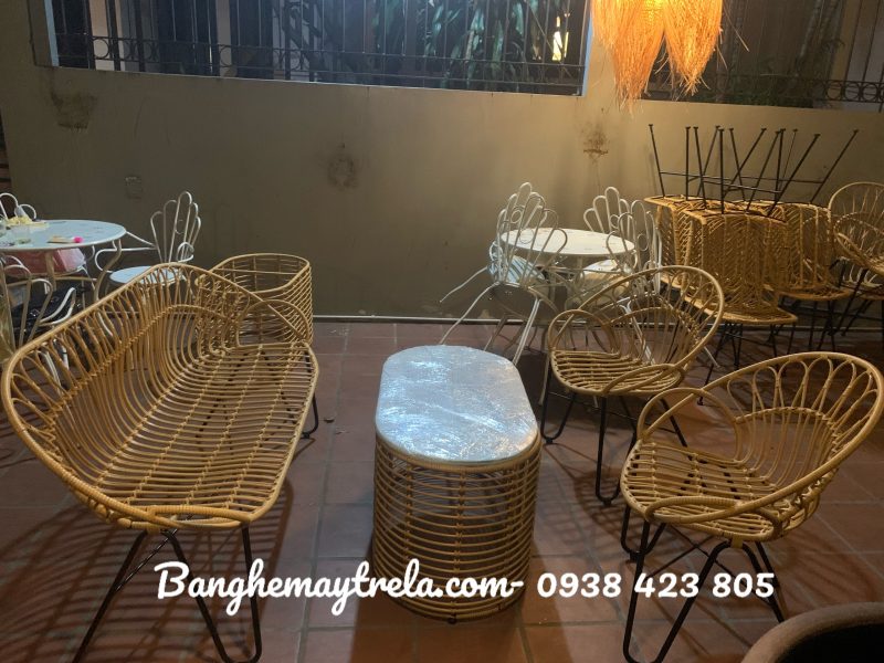 ban-ghe-may-nhua-thiet-ke-thanh-manh