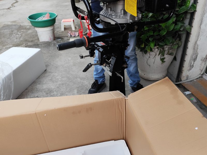 may-gan-xuong-thuyen-gan-chan-vit-yikito-7hp-chinh-hang-