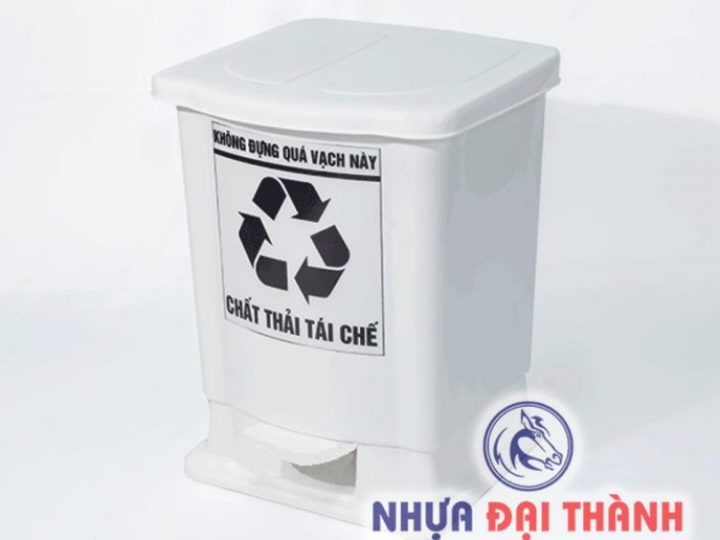 thung-rac-y-te-dap-chan-nhieu-dung-tich-tien-dung