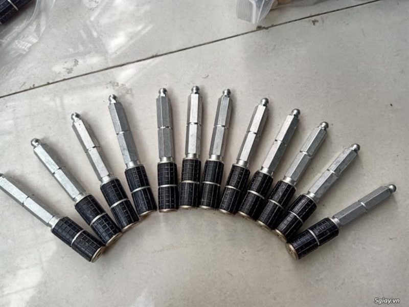 kim-bom-keo-pu-epoxy-chong-tham-foam-truong-no