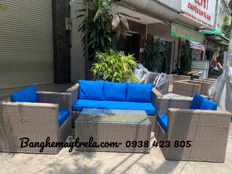 sofa-vuong-nhua-gia-may