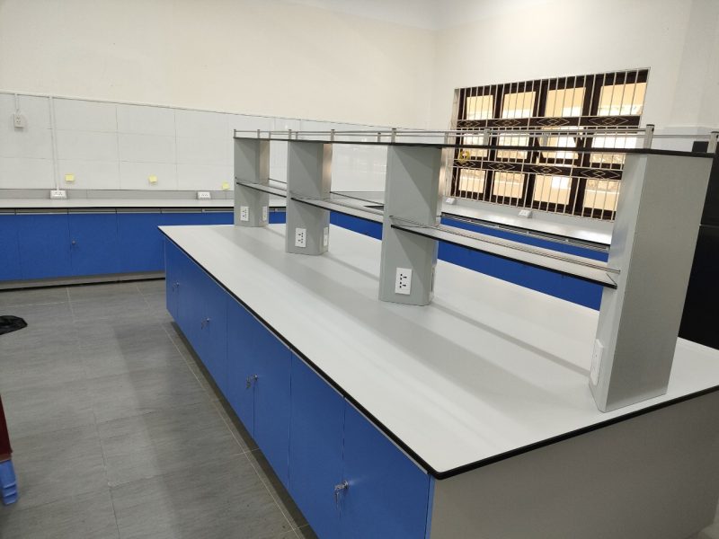tt-furniture-group-cung-cap-ban-thi-nghiem-cho-phong-lab