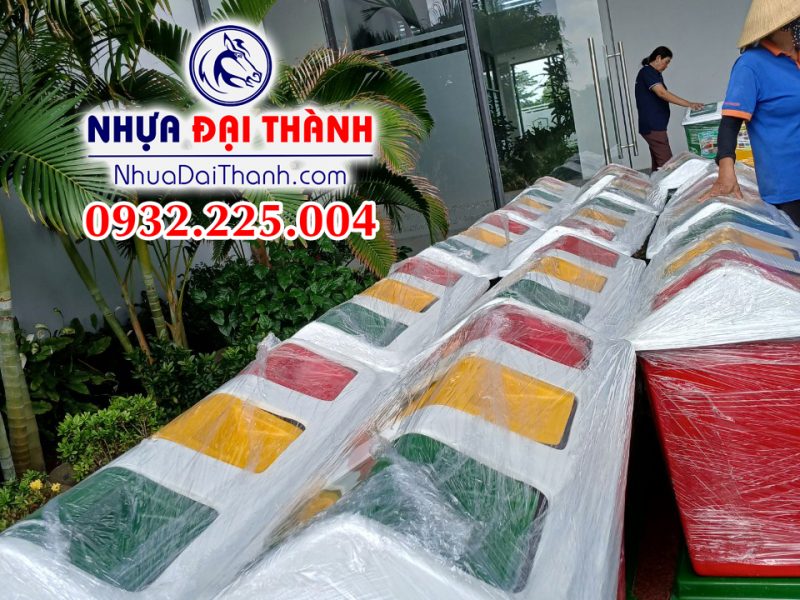 thung-rac-phan-loai-3-ngan-composite-40-lit