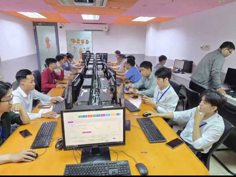 tuyen-nhan-vien-cskh-tu-van-website-lam-tai-vp-o-q12