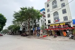 Bán nhà mặt phố Trạm, Long Biên, 60m2, dưới 13,2 tỷ